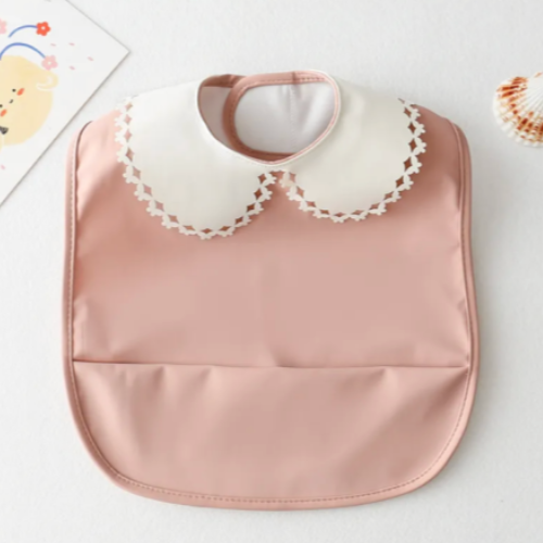 Mini babero impermeable cuello blonda