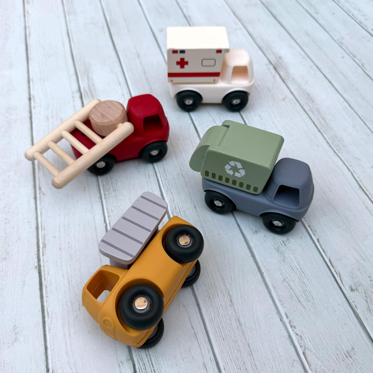 Autos de silcona y madera