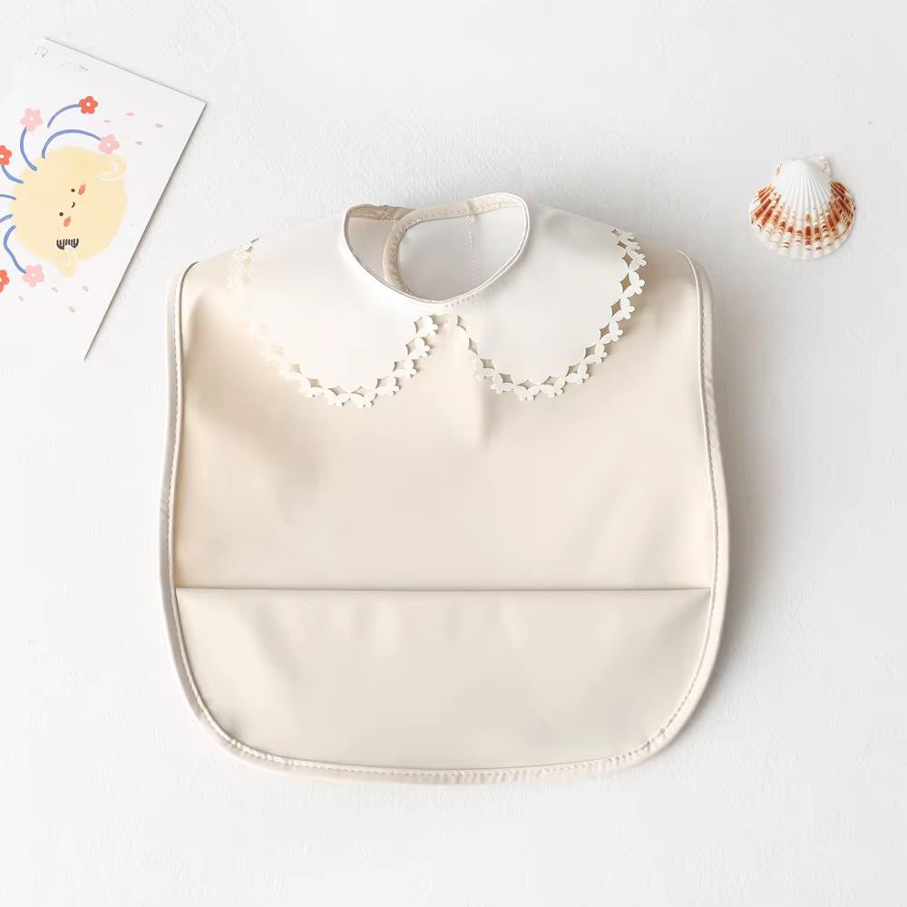 Mini babero impermeable cuello blonda