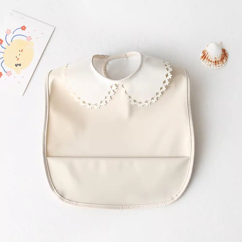 Mini babero impermeable cuello blonda